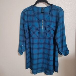 Cathy top size small